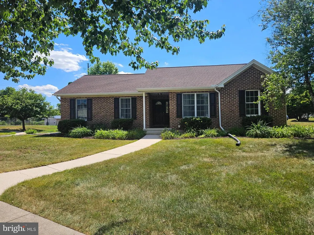 1 Sweet Arrow Dr, Hummelstown, PA 17036 - #1