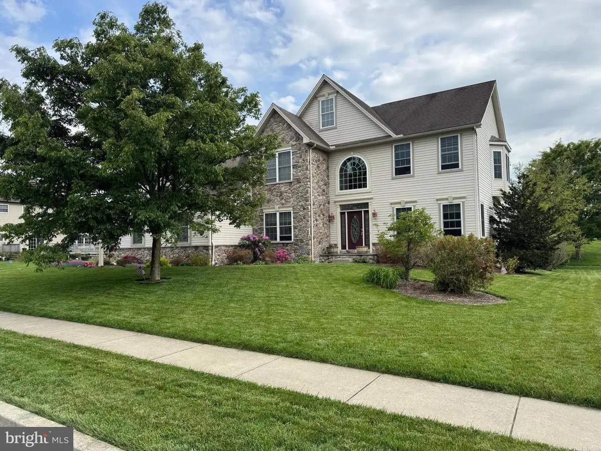 7329 Cobble Stone Dr, Harrisburg, PA 17112 - #1