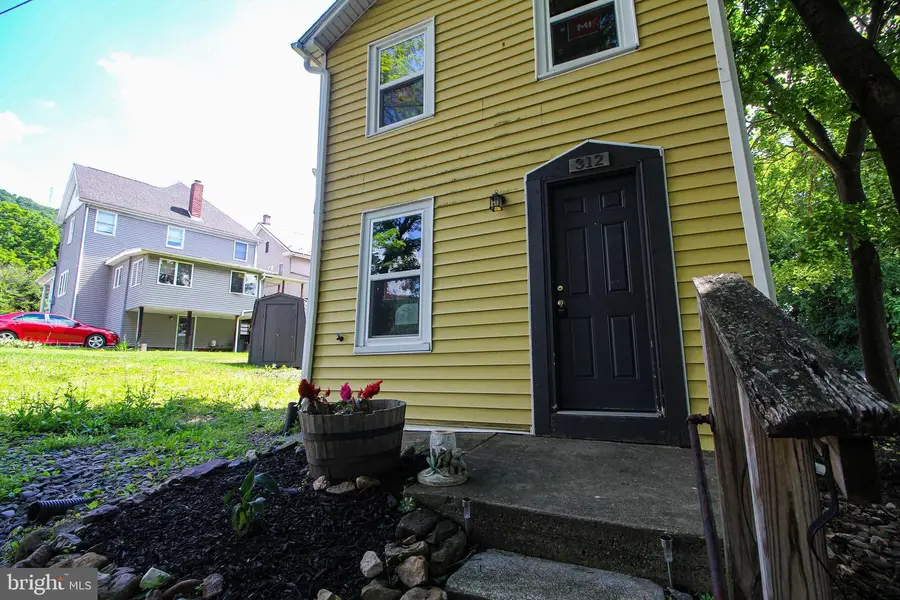312 Plane St, Lykens, PA 17048 - #3