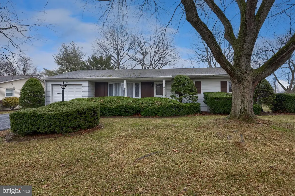 222 Robin Rd, Hershey, PA 17033 - #1