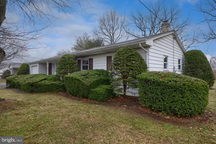 222 Robin Rd, Hershey, PA 17033 - #2