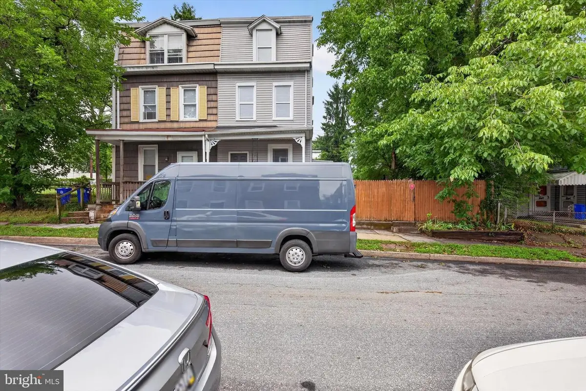 2006 Kensington St, Harrisburg, PA 17104 - #1