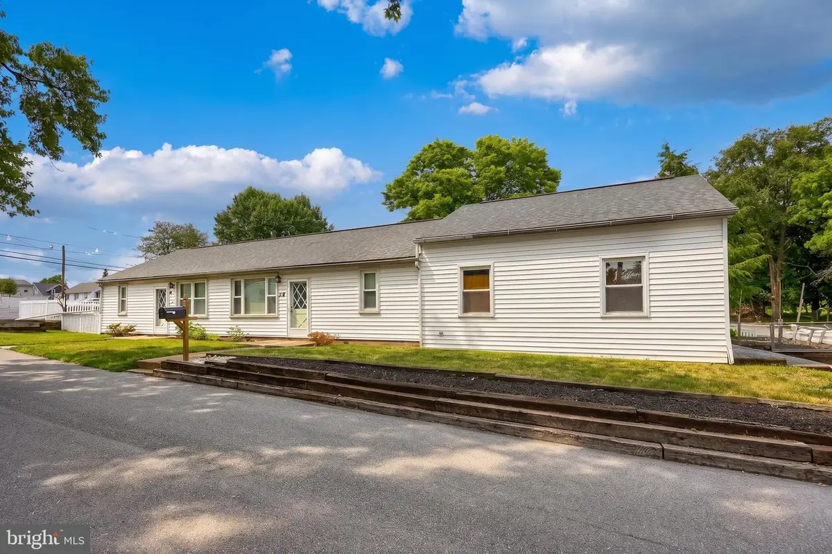 205 Peach St, Harrisburg, PA 17112 - #1