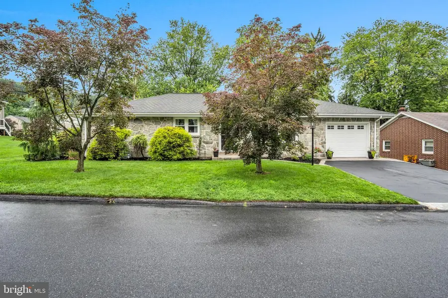 458 Leearden Rd, Hershey, PA 17033 - #2