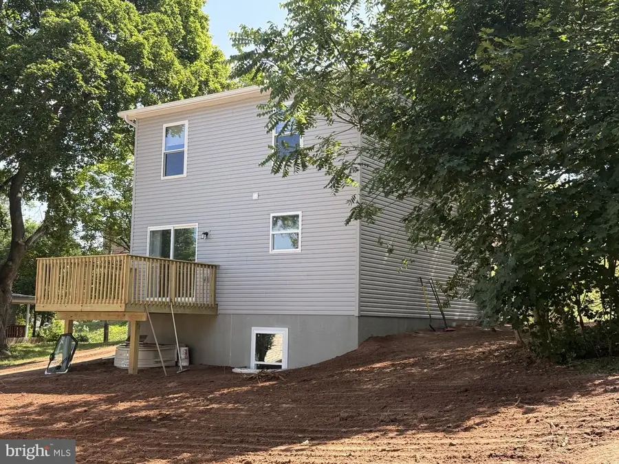 24 N 6th St, Halifax, PA 17032 - #2