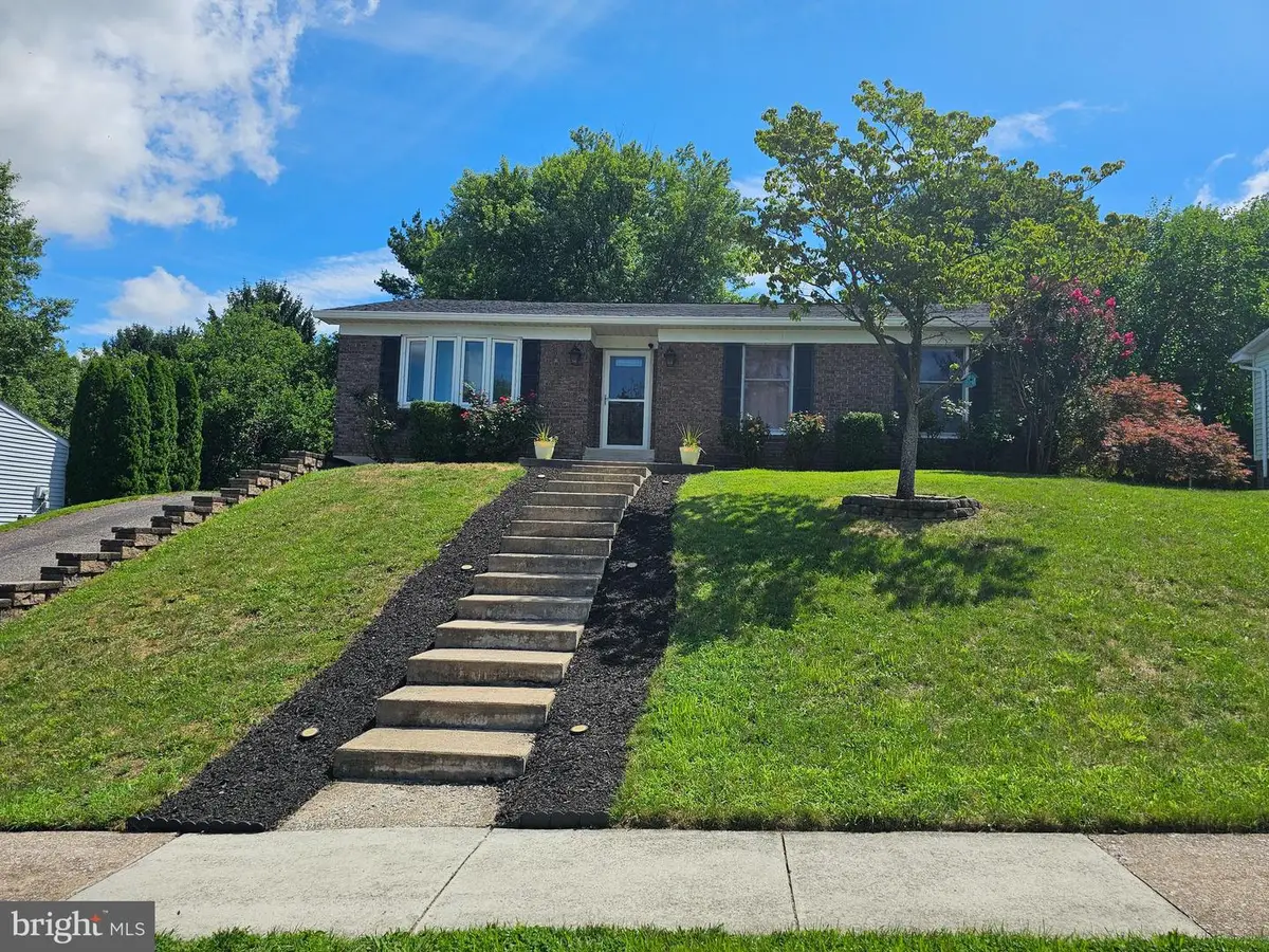 811 Mountain View St, Harrisburg, PA 17112 - #1