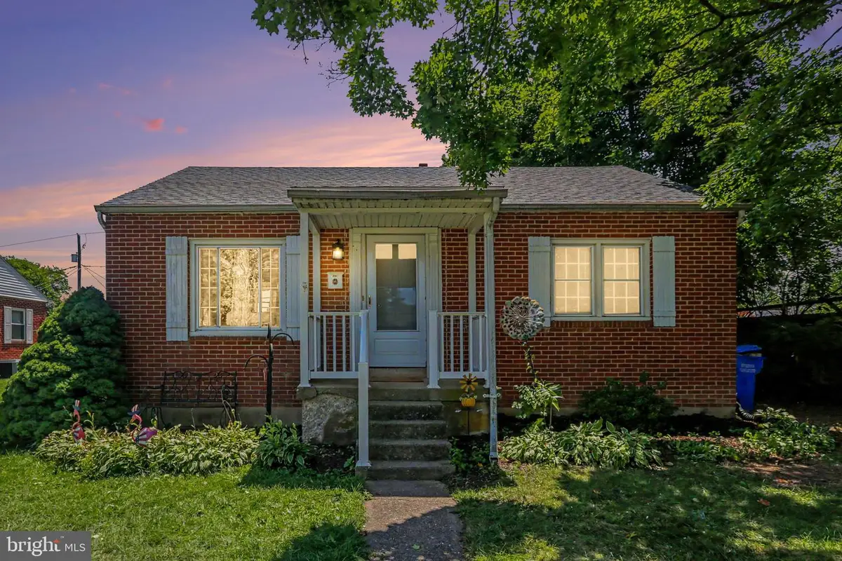 6411 Somerset St, Harrisburg, PA 17111 - #1