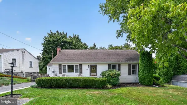 1355 Peiffers Ln, OBERLIN, PA 17113