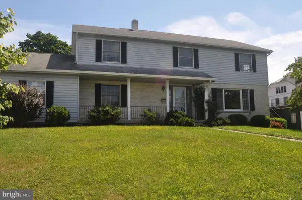 422 Market St, MILLERSBURG, PA 17061