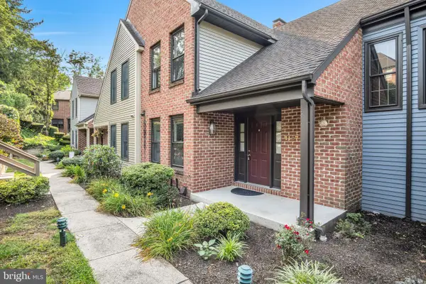 1127 Wicklow Ct, HUMMELSTOWN, PA 17036