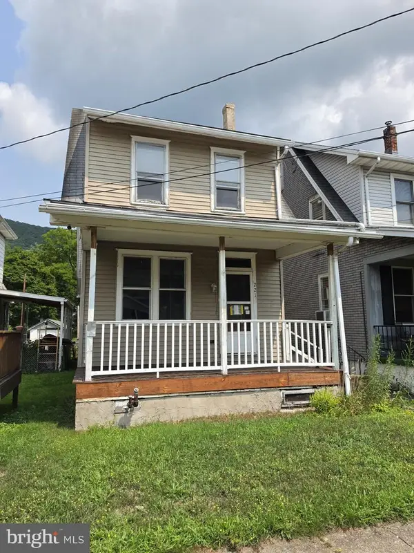 221 North St, LYKENS, PA 17048