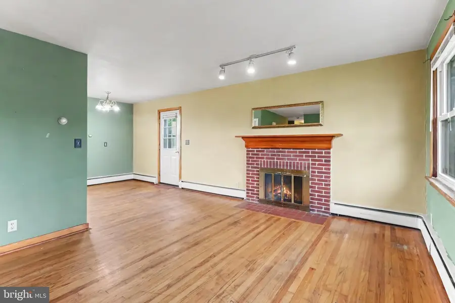 847 Shawnee Dr, Harrisburg, PA 17112 - #3