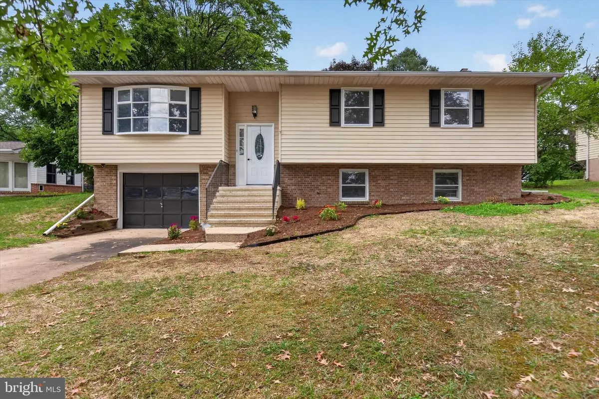 3204 S Scenic Rd, Harrisburg, PA 17109 - #1