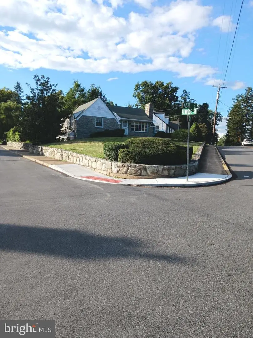 211 Wood St, Harrisburg, PA 17109 - #1
