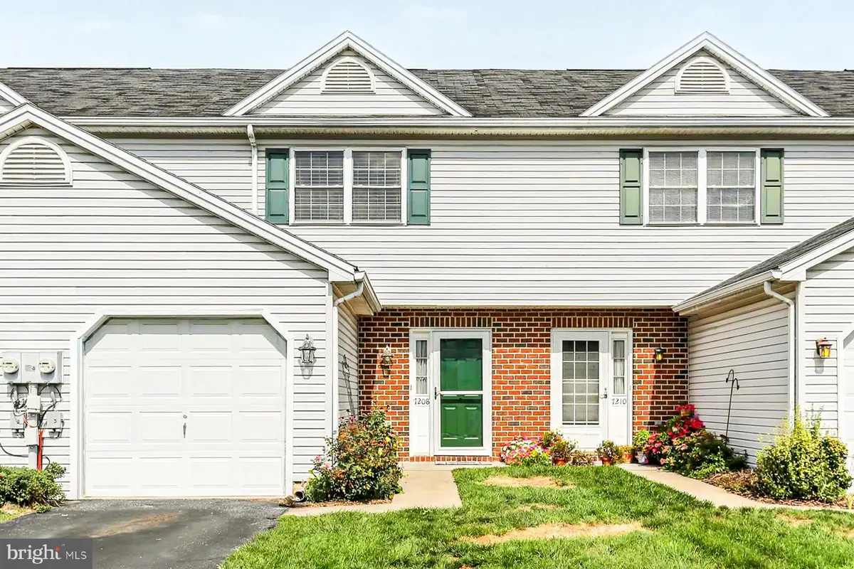 7208 Huntingdon St, Harrisburg, PA 17111 - #1