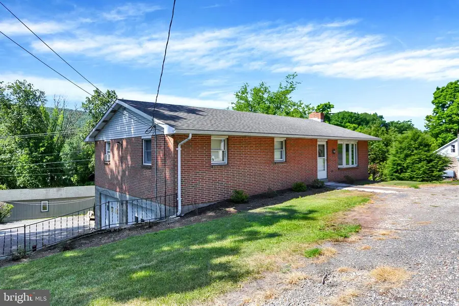141 Hill St, Lykens, PA 17048 - #2