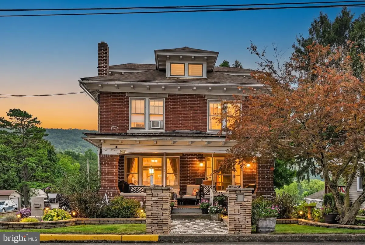 623 Pottsville St, Lykens, PA 17048 - #1