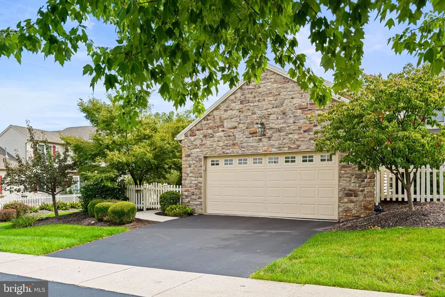 2271 Southpoint Dr, Hummelstown, PA 17036 - #2