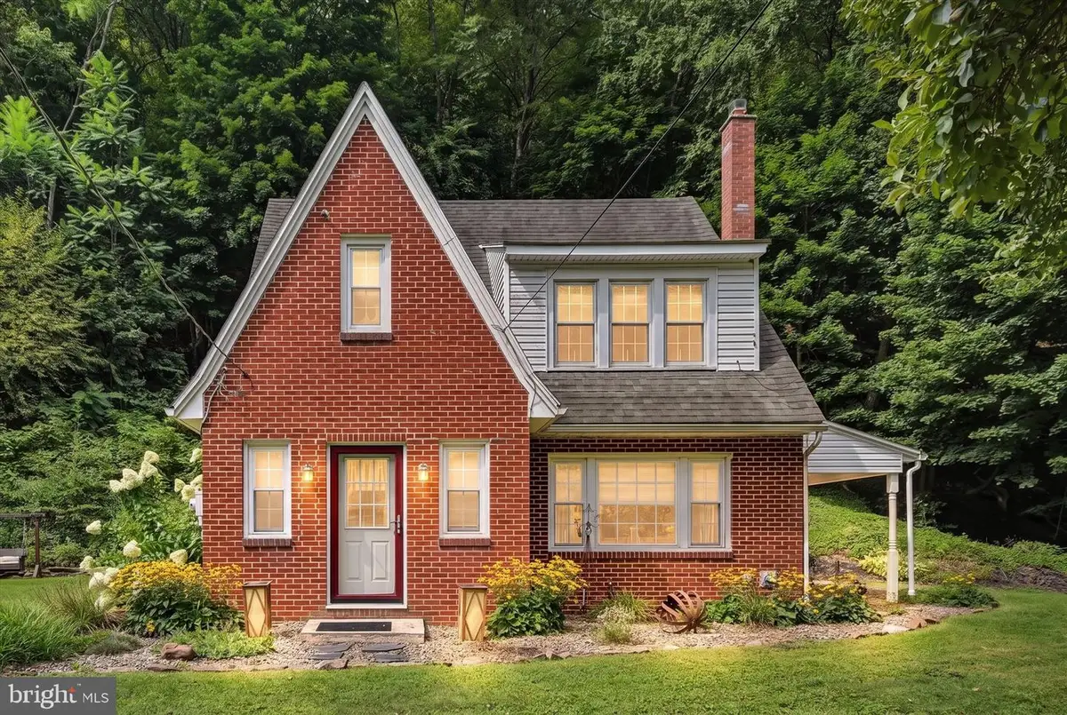 384 S Chestnut St, Pillow, PA 17080 - #1