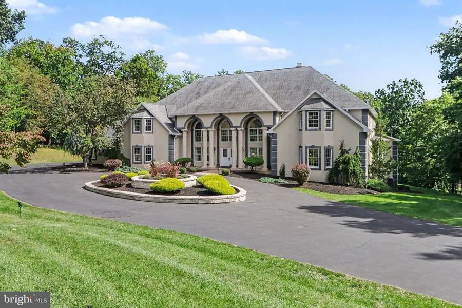 2390 Forest Hills Dr, Harrisburg, PA 17112 - #2