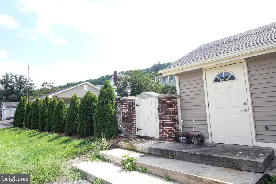 419 Chestnut St, Lykens, PA 17048 - #3