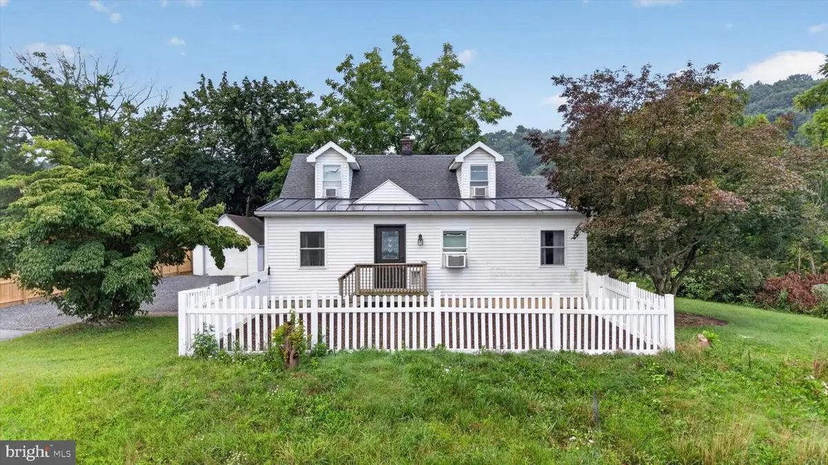 413 Pleasantview Rd, Hummelstown, PA 17036 - #1