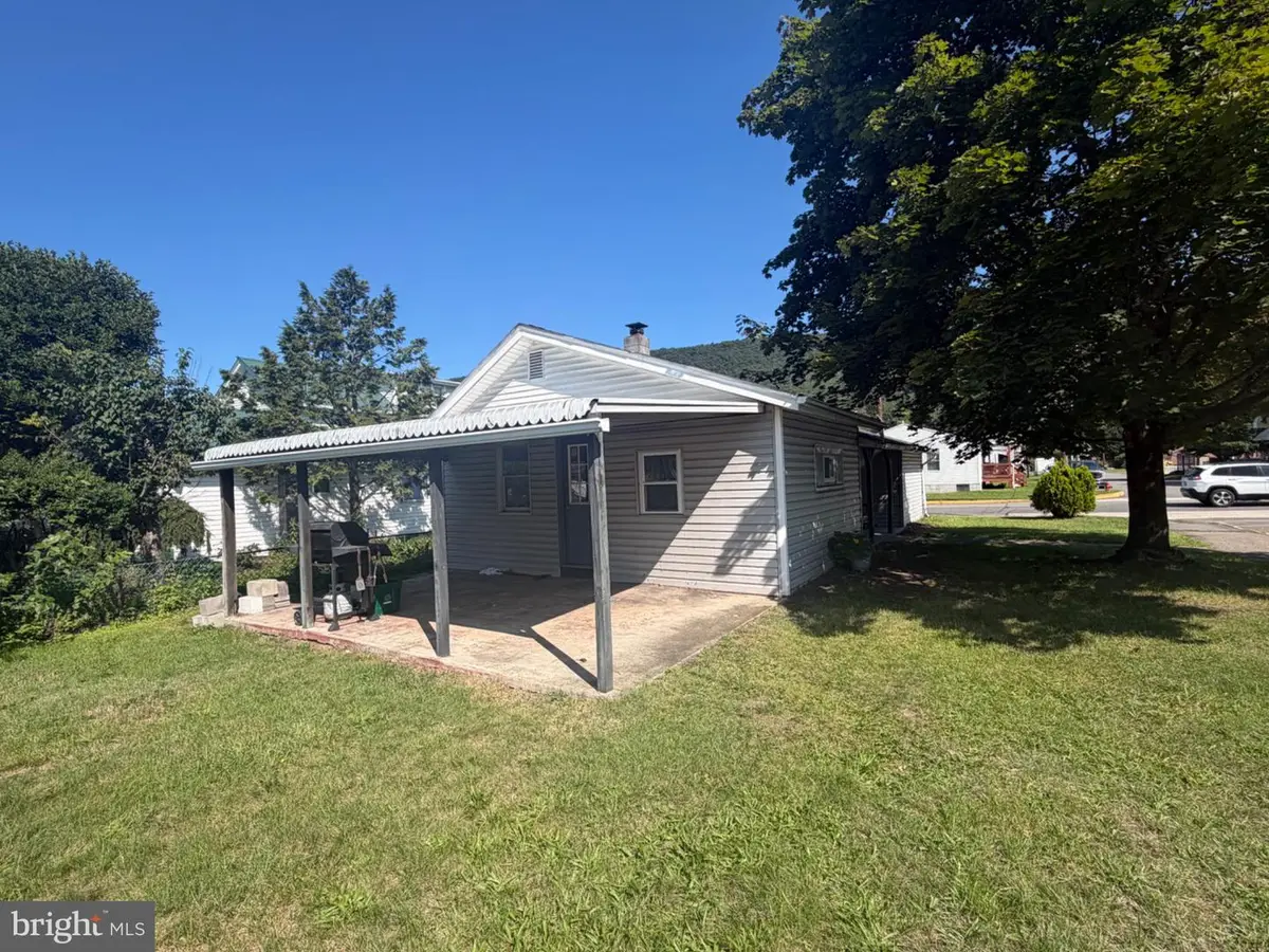 132 Main St, Lykens, PA 17048 - #1