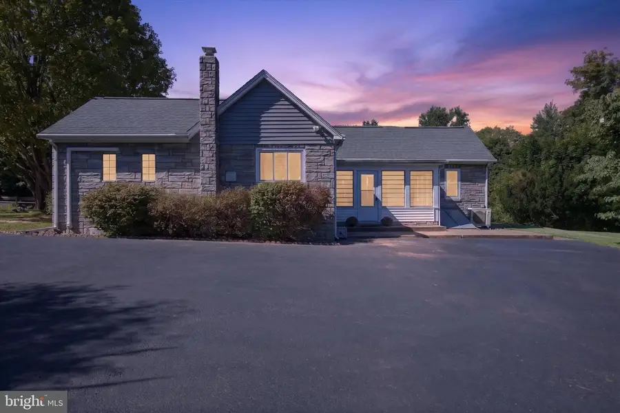 2245 Armstrong Valley Rd, Halifax, PA 17032 - #2