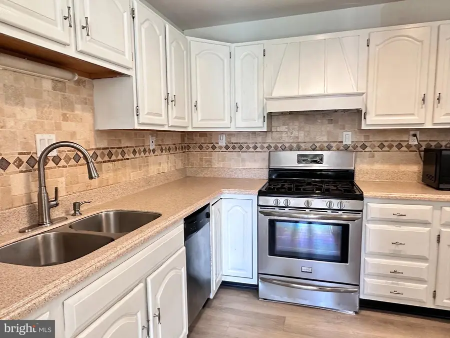 1004 Lakewood Dr, Harrisburg, PA 17109 - #2