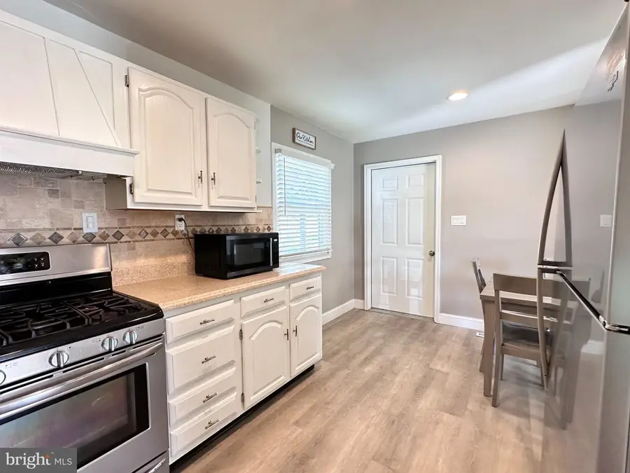 1004 Lakewood Dr, Harrisburg, PA 17109 - #3