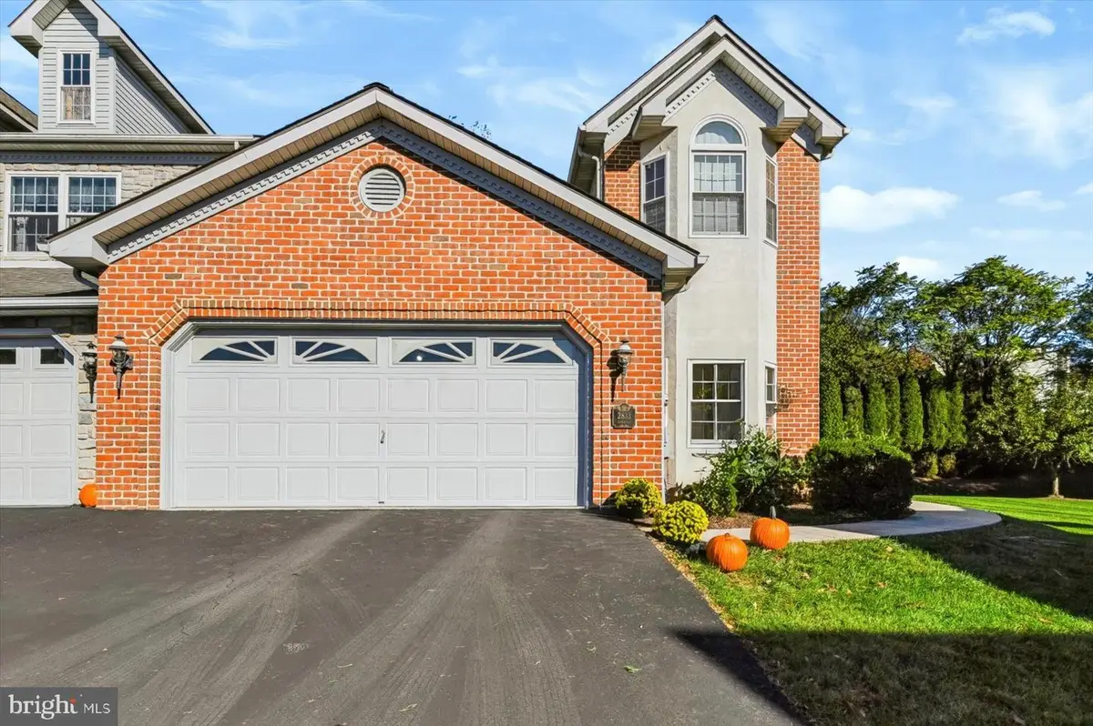 2833 Oakwood Dr, Harrisburg, PA 17110 - #1