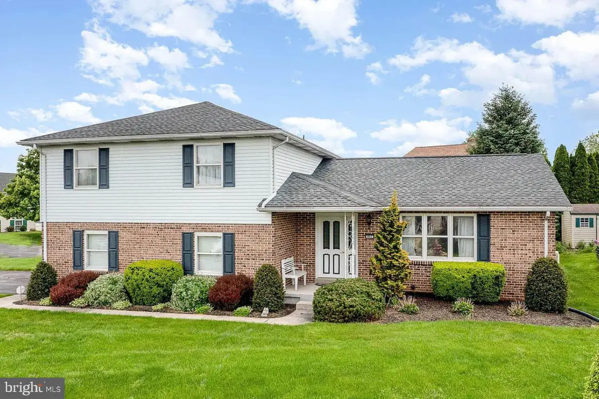 903 Manor Dr, Harrisburg, PA 17113 - #1