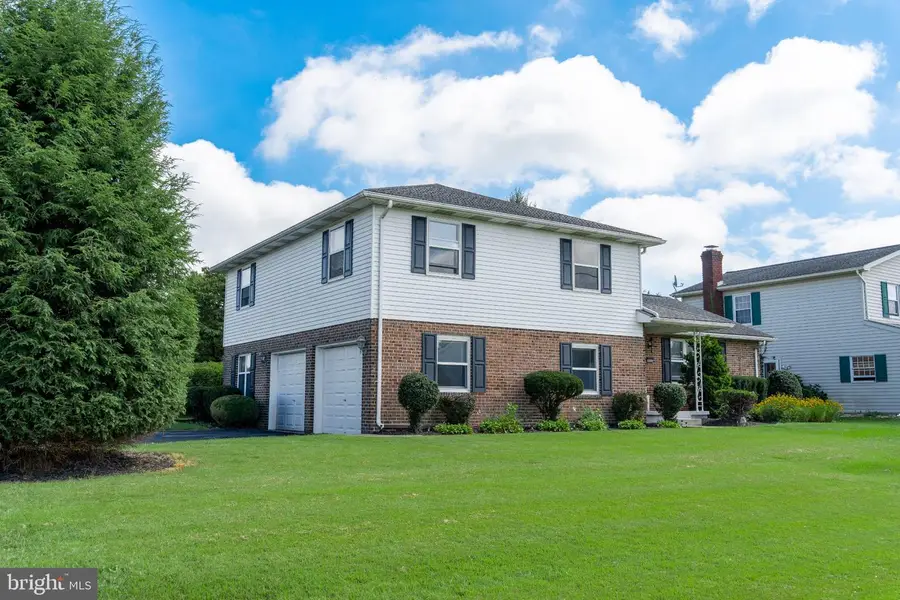 903 Manor Dr, Harrisburg, PA 17113 - #2