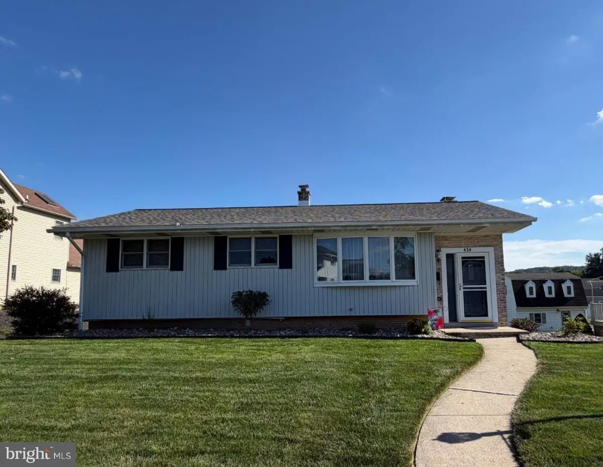 434 Cedar Ave, Hershey, PA 17033 - #1