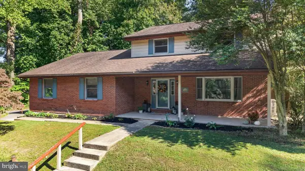 1436 Woodhaven Dr, HUMMELSTOWN, PA 17036