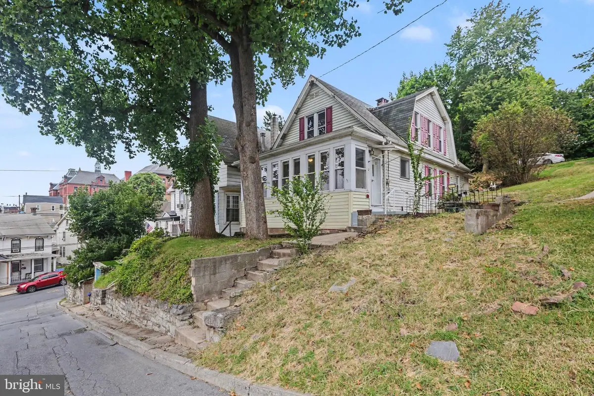 209 S 3rd St, Steelton, PA 17113 - #1