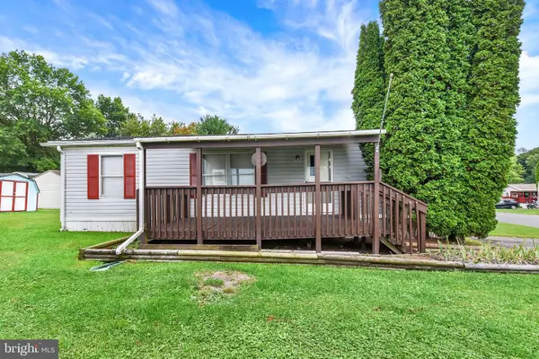 16 Siding Ln, MILLERSBURG, PA 17061