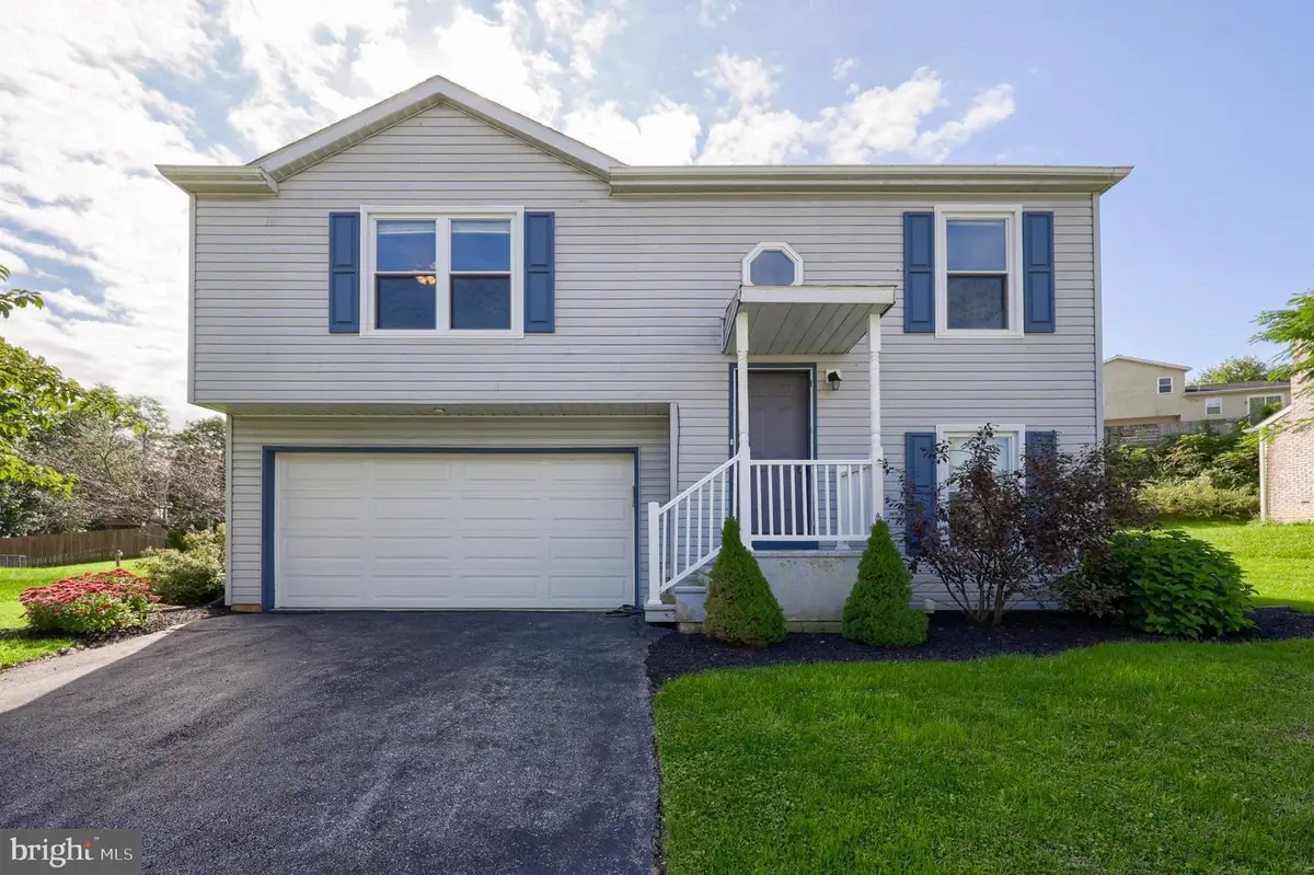 8851 Presidents Dr, Hummelstown, PA 17036 - #1
