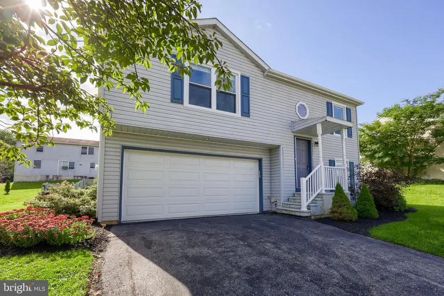 8851 Presidents Dr, Hummelstown, PA 17036 - #2