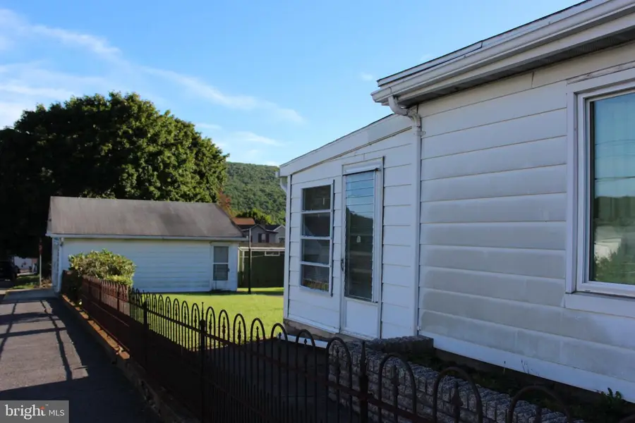 402 Elizabeth St, Williamstown, PA 17098 - #3