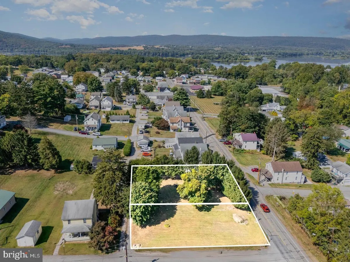 520 E Center St, Millersburg, PA 17061 - #1