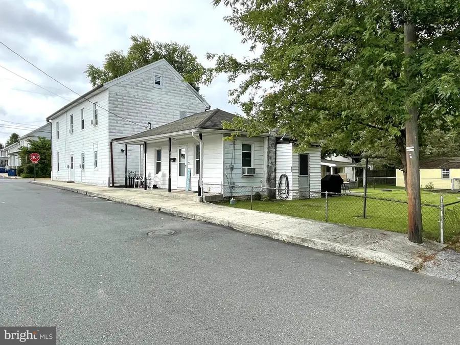 270 W 2nd St, Hummelstown, PA 17036 - #2