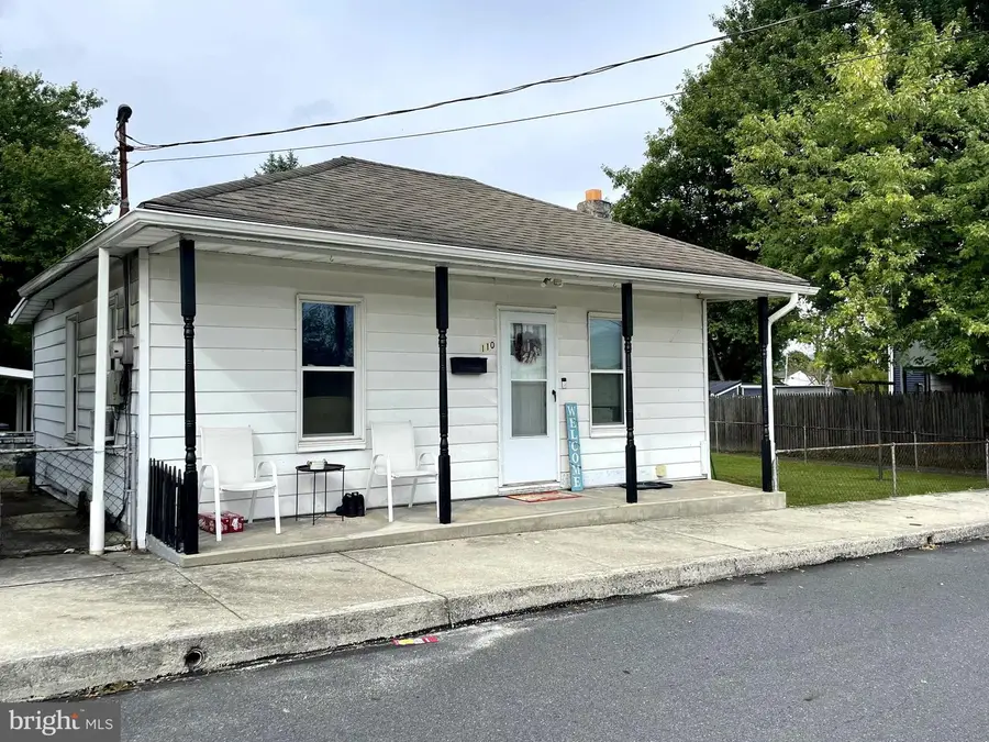 270 W 2nd St, Hummelstown, PA 17036 - #3