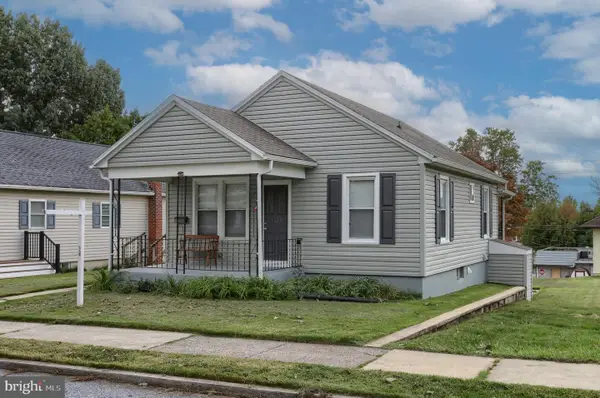 1320 Harding Ave, HERSHEY, PA 17033