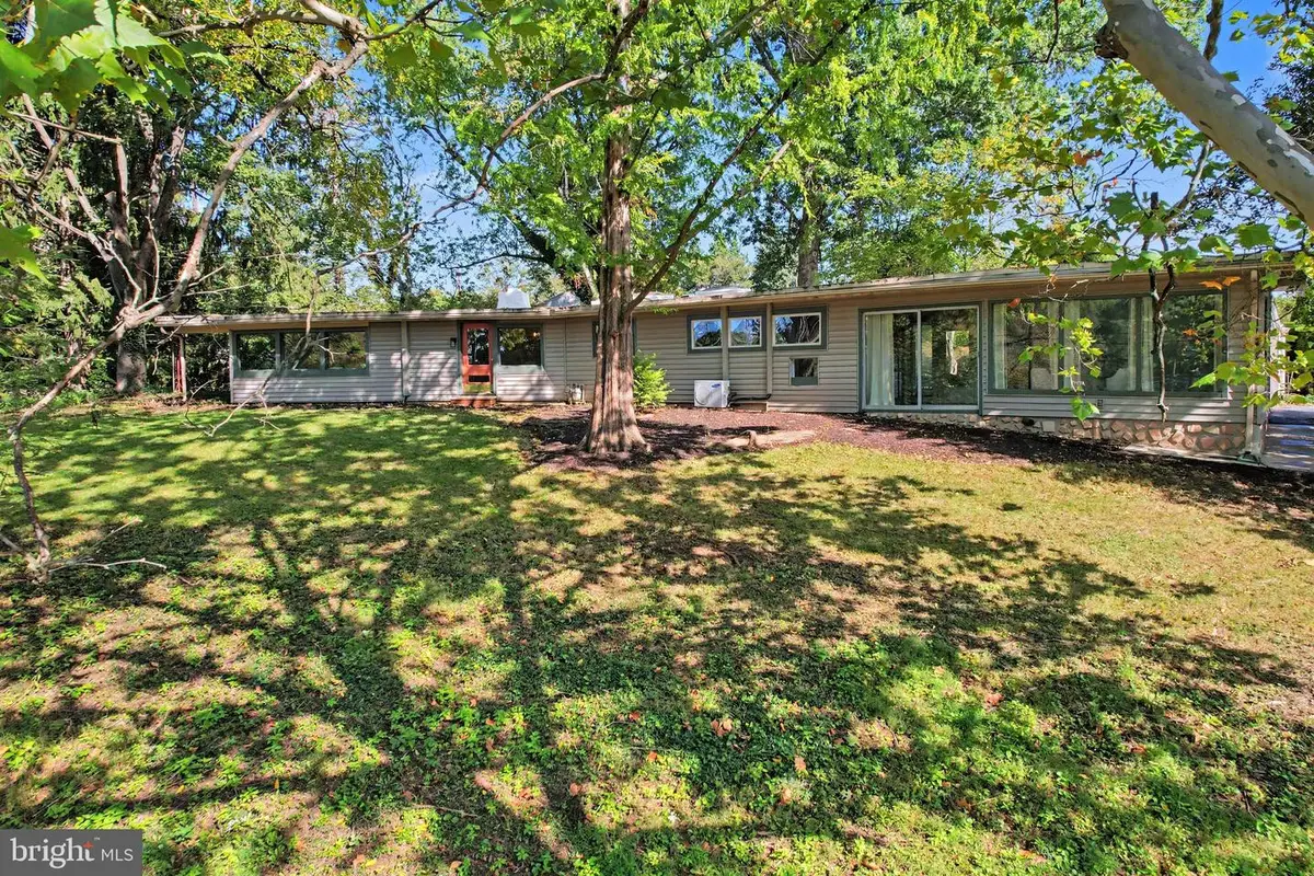 4300 Meadow Crest Rd, Harrisburg, PA 17112 - #1