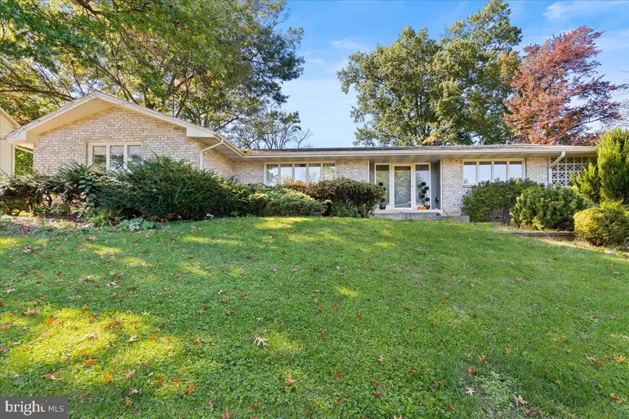 412 Center St, Hershey, PA 17033 - #3