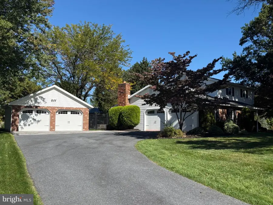 4431 Pasture Dr, Elizabethtown, PA 17022 - #2