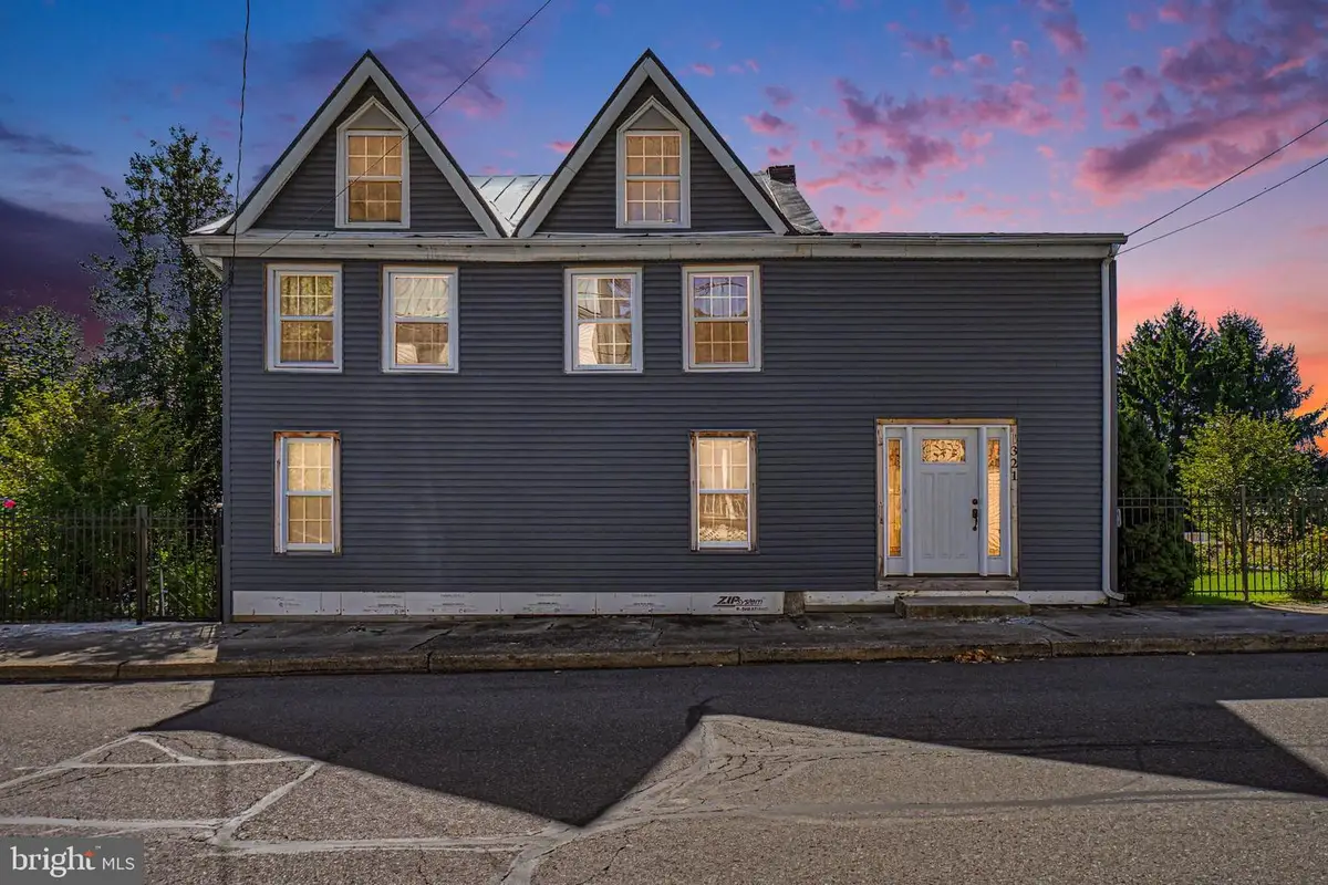 321 Pottsville St, Lykens, PA 17048 - #1
