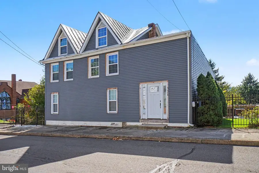321 Pottsville St, Lykens, PA 17048 - #3