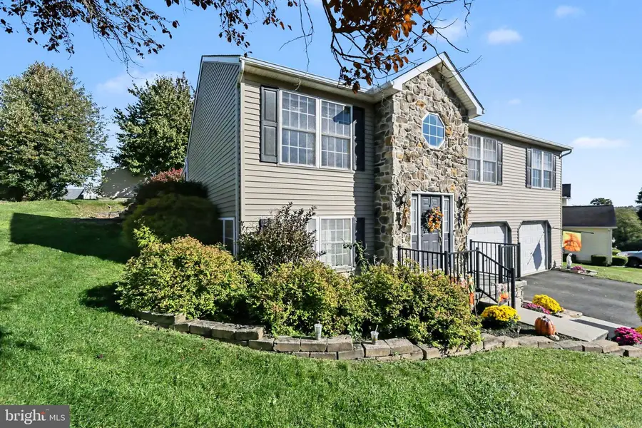 1330 Fox Hollow Dr, Harrisburg, PA 17113 - #2